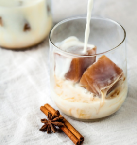 Lee más sobre el artículo Cubos de hielo de té chai con leche coco